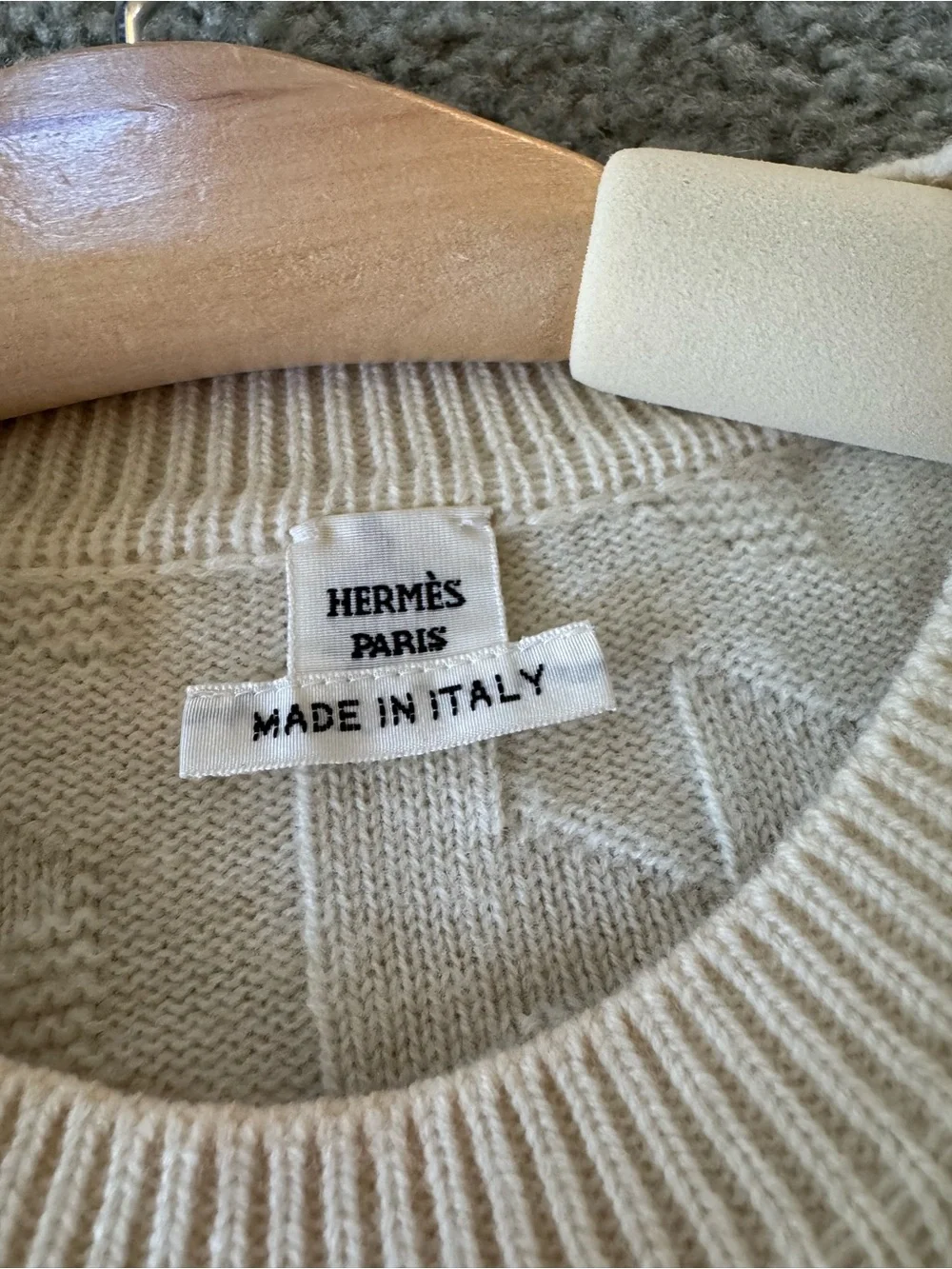 Hermes authentic women sweater - Picture 2 of 4